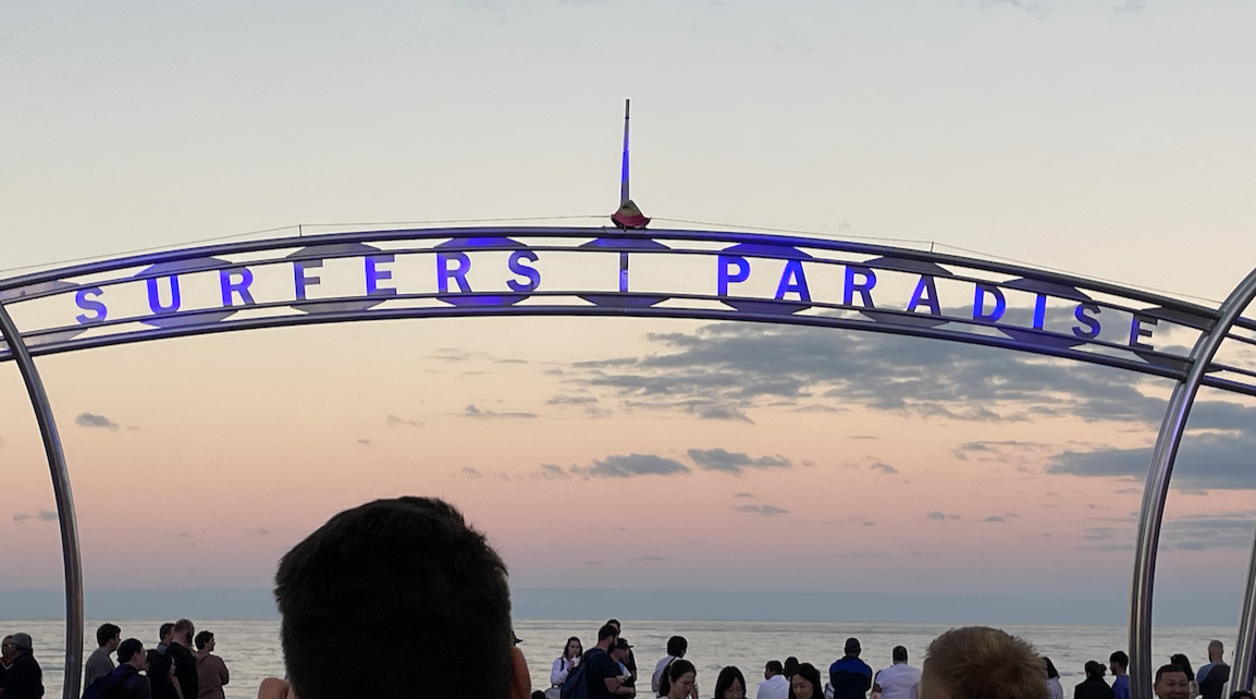 サーファーズパラダイス